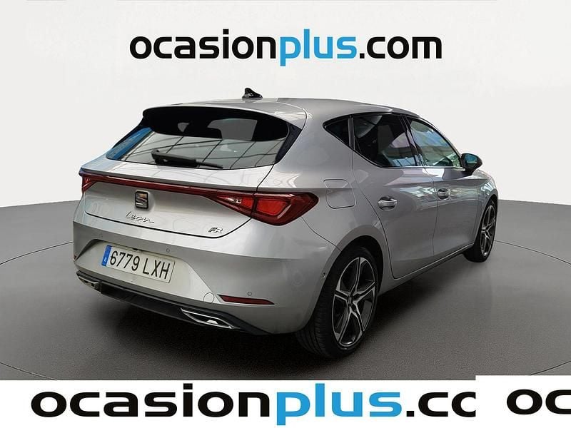 Usado Seat Leon FR 150 CV (110 kW) 2022 Gris plata Utilitario