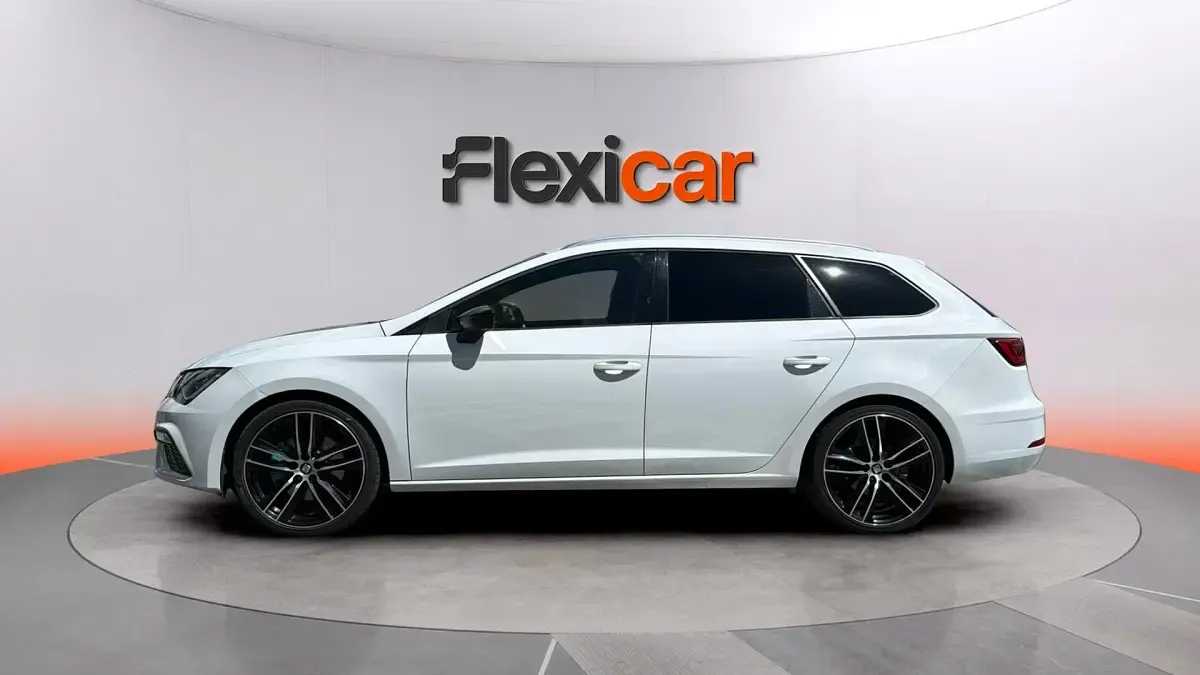 Usado Seat Leon ST FR 150 CV (110 kW) 2019 Blanco Familiar