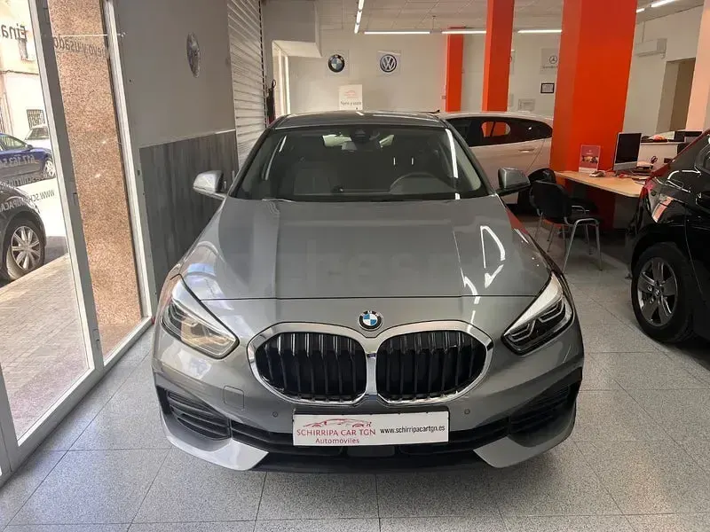 Usado BMW 118 136 CV (100 kW) 2022 Gris / plata Utilitario