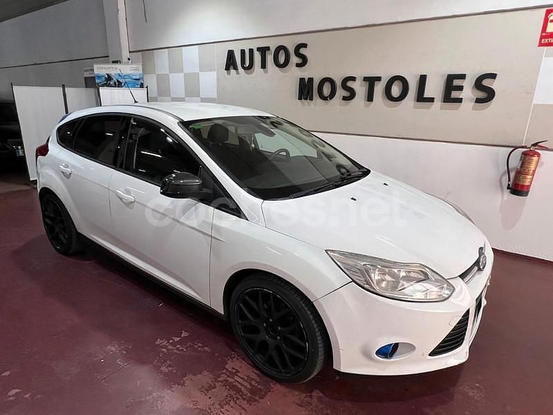 Blanco Usado 2012 Ford Focus Trend Berlina | 5995 € (Precio justo) - Imagen 1/4