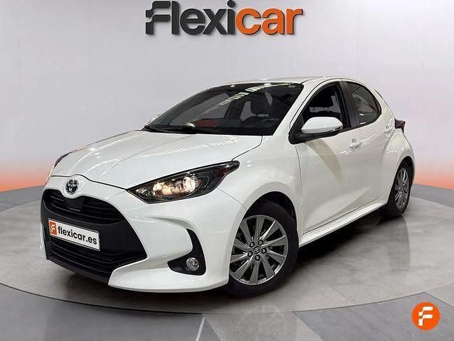 Usado Toyota Yaris Hybrid Active 116 CV (85 kW) 2023 Blanco