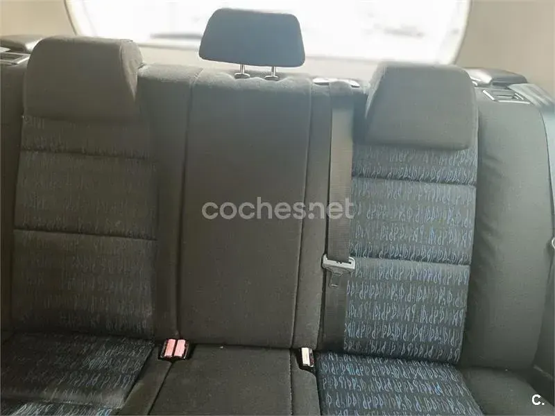 Usado Peugeot 307 110 CV (80 kW) 2003 Blanco Berlina