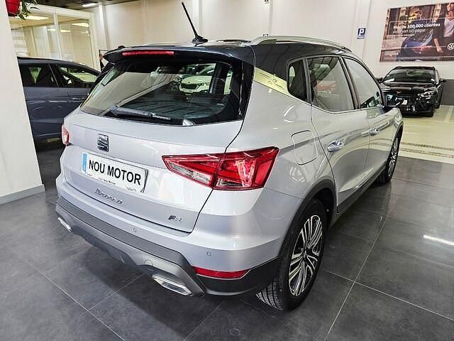 Usado Seat Arona FR 115 CV (84 kW) 2024 Gris / plata SUV