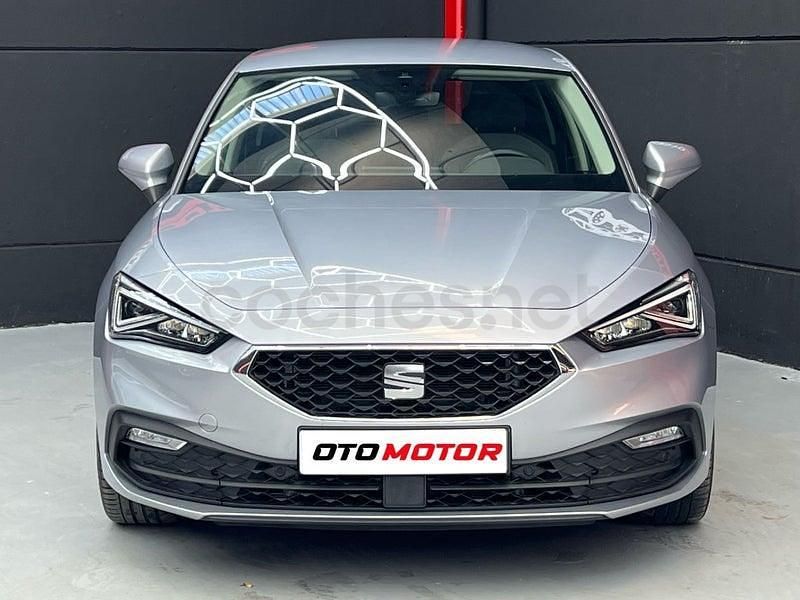 Usado Seat Leon Style 130 CV (95 kW) 2024 Gris / plata Berlina