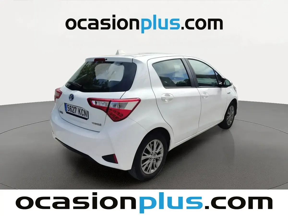 Usado Toyota Yaris Active 100 CV (73 kW) 2017 Blanco Utilitario