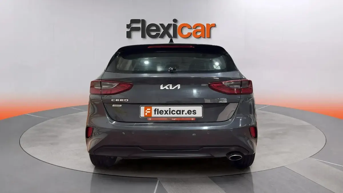 Usado Kia Ceed 136 CV (100 kW) 2023 Gris Utilitario