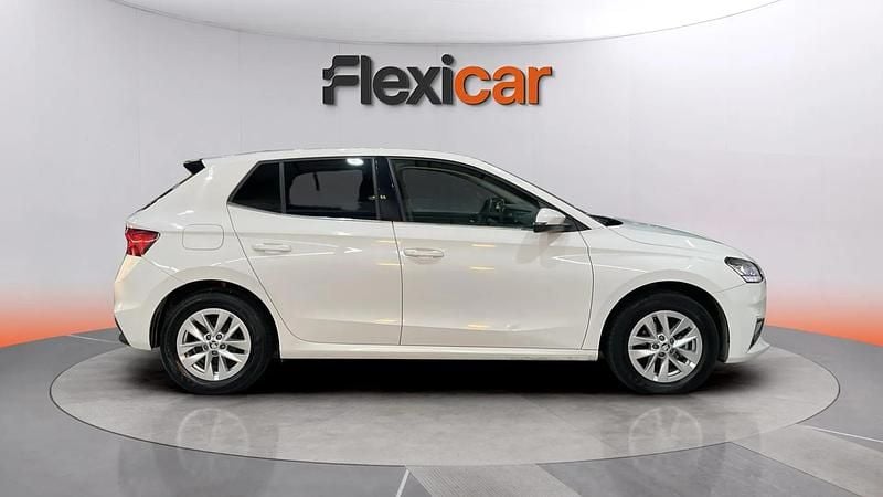 Usado Skoda Fabia Selection 95 CV (69 kW) 2024 Blanco Utilitario