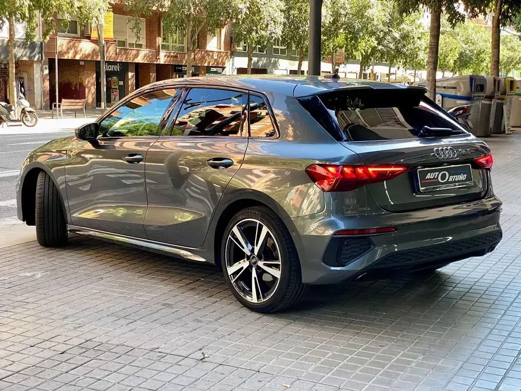 Usado Audi A3 Sportback 150 CV (110 kW) 2021 Gris Utilitario