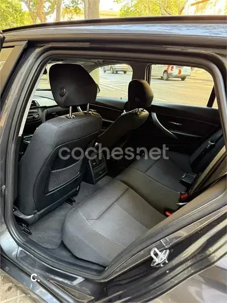 Usado BMW 318 143 CV (105 kW) 2015 Gris / plata Familiar