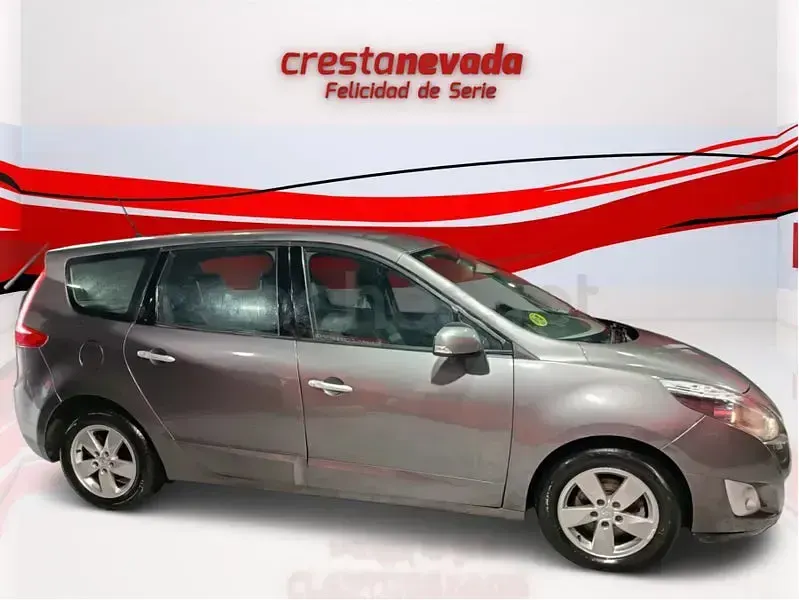 Usado Renault Grand Scénic Dynamique 130 CV (95 kW) 2011 Gris / plata Monovolumen