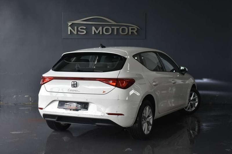 Usado Seat Leon Reference 116 CV (85 kW) 2022 Blanco Berlina