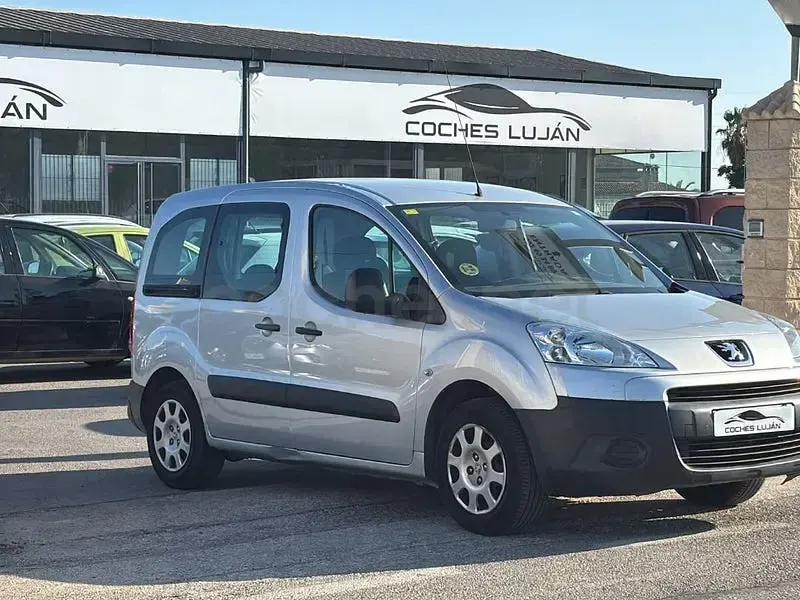Usado Peugeot Partner Tepee 90 CV (66 kW) 2010 Gris / plata Monovolumen