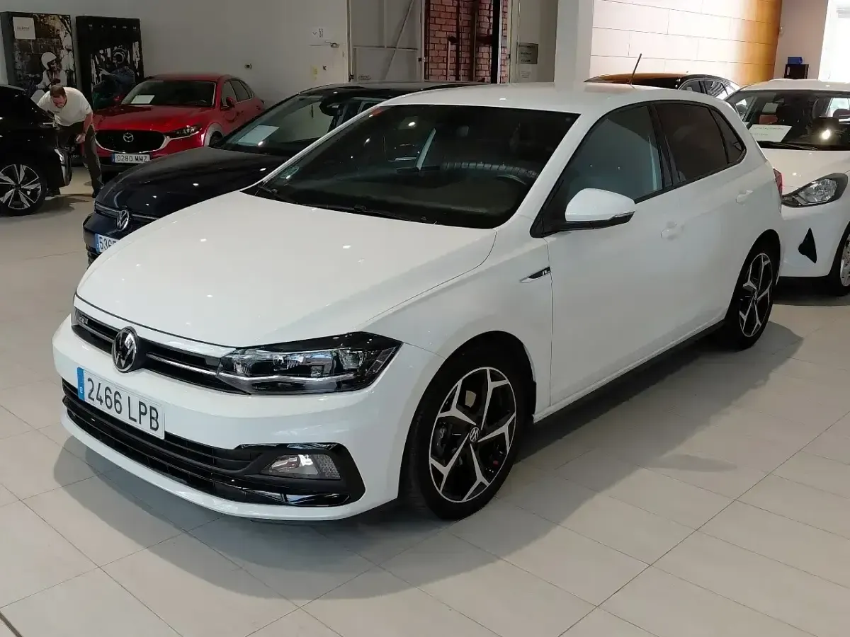 Usado VW Polo R-line 110 CV (80 kW) 2021 Blanco Berlina