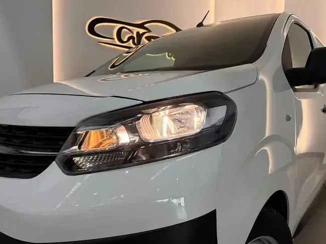 Usado Opel Vivaro-e Combi 120 CV (88 kW) 2021 Blanco Monovolumen