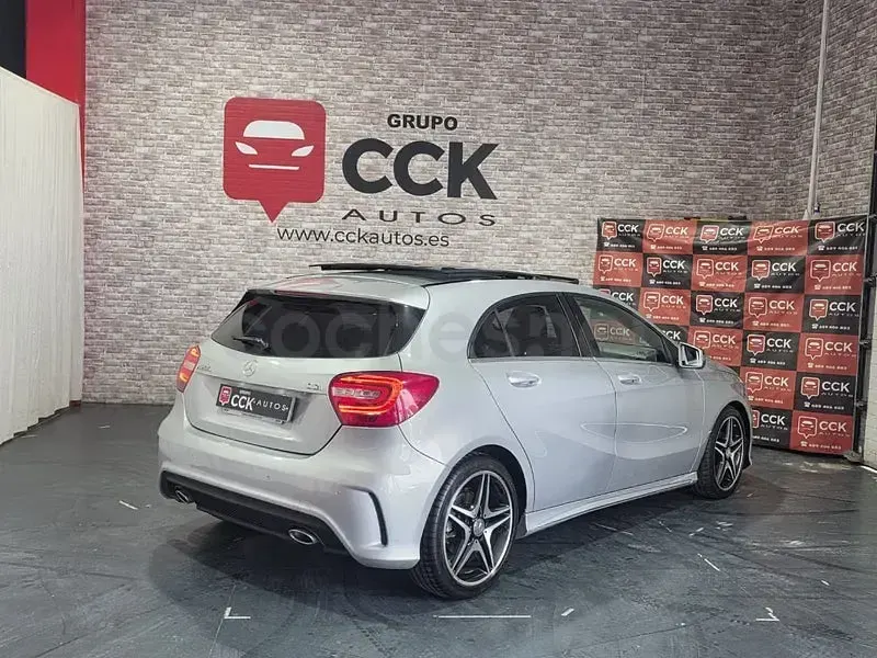 Usado Mercedes A200 AMG line 136 CV (100 kW) 2015 Gris / plata Utilitario