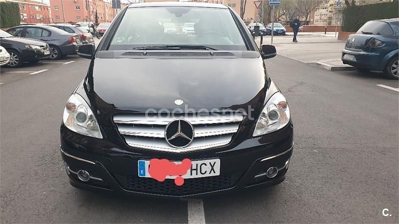 Usado Mercedes B180 109 CV (80 kW) 2011 Negro Monovolumen