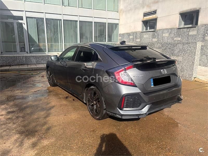 Usado Honda Civic Elegance 129 CV (94 kW) 2018 Gris / plata Berlina