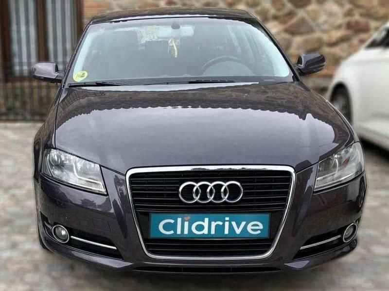 Usado Audi A3 Sportback Attraction 105 CV (77 kW) 2011 Gris Utilitario