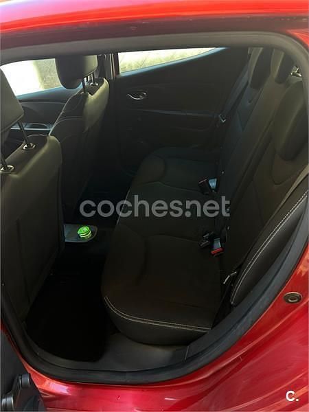 Usado Renault Clio IV Dynamique 90 CV (66 kW) 2015 Rojo Berlina