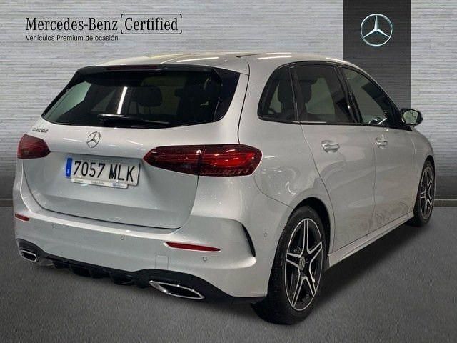 Usado Mercedes B200 AMG line 150 CV (110 kW) 2023 Plata iridio Utilitario