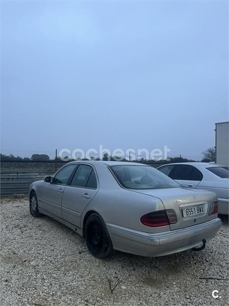 Gris / plata Usado 2000 Mercedes E320 Elegance Berlina | 1450 € - Imagen 1/3