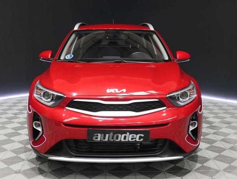 Usado Kia Stonic 101 CV (74 kW) 2023 Rojo SUV