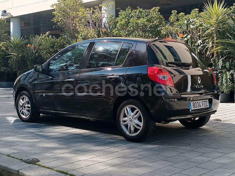 Usado Renault Clio II Business 70 CV (51 kW) 2008 Blanco Berlina