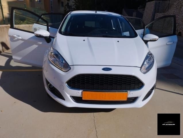 Blanco Usado 2017 Ford Fiesta Business Edition Utilitario | 8600 € (Buen precio) - Imagen 1/4