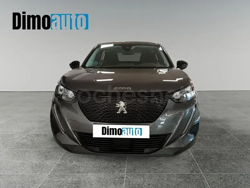 Usado Peugeot 2008 Active 110 CV (80 kW) 2022 Gris / plata SUV