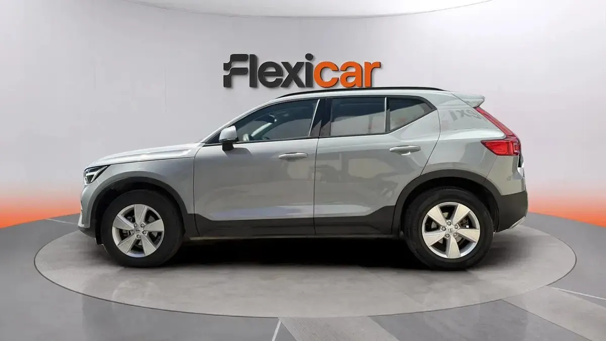 Usado Volvo XC40 129 CV (94 kW) 2023 Gris SUV