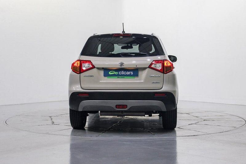 Usado Suzuki Vitara GLX 120 CV (88 kW) 2015 Beige SUV