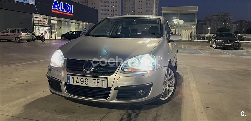Gris / plata Usado 2006 VW Golf V GT Berlina | 6000 € (Precio justo) - Imagen 1/4