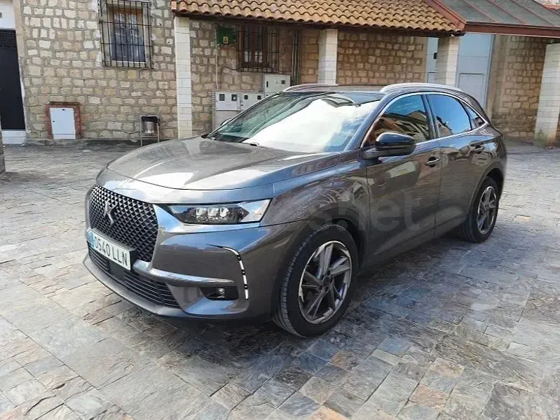 Usado DS Automobiles DS7 Crossback 130 CV (95 kW) 2021 Gris / plata SUV