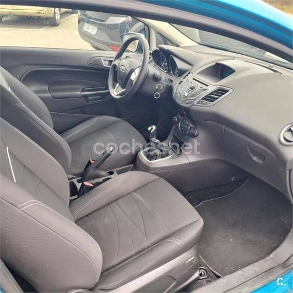 Usado Ford Fiesta Trend 100 CV (73 kW) 2014 Azul Utilitario