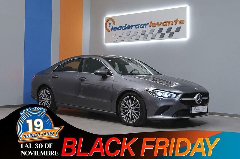 Gris Usado 2022 Mercedes CLA200 Berlina | 28.900 € (Buen precio) - Imagen 1/4