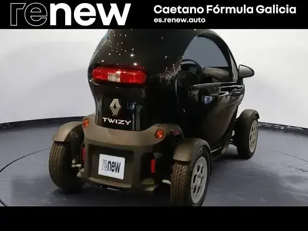 Begagnad Renault Twizy Life 12 kW (17 HK) 2025 Svart Halvkombi