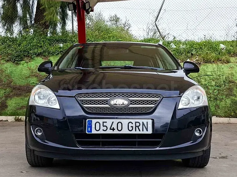 Usado Kia Ceed Active 122 CV (89 kW) 2009 Negro Utilitario