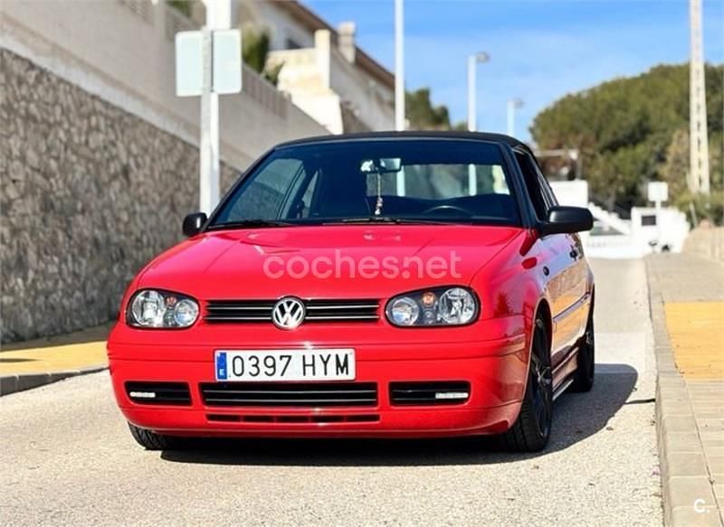 Usado VW Golf Cabriolet Highline 115 CV (84 kW) 2000 Rojo Descapotable