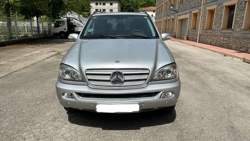 Usado Mercedes ML320 218 CV (160 kW) 2002 Plateado SUV