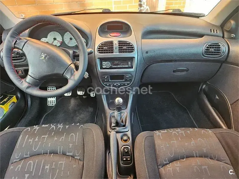 Usado Peugeot 206 90 CV (66 kW) 2004 Negro Berlina