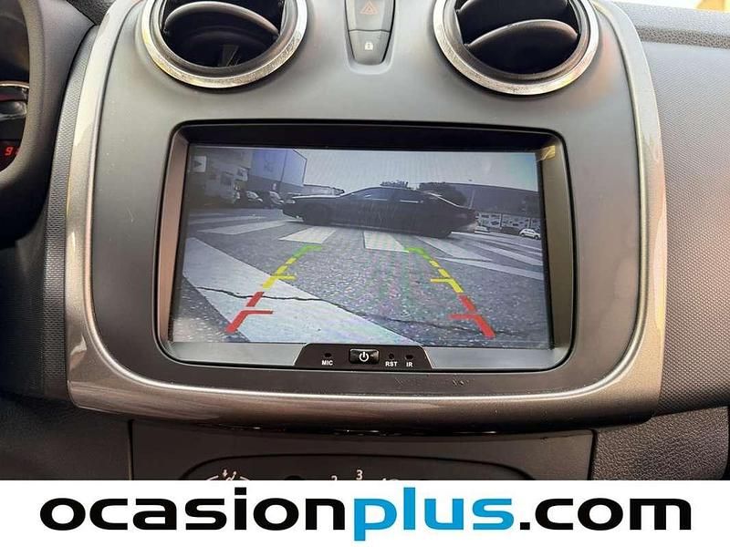 Usado Dacia Sandero Lauréate 75 CV (55 kW) 2015 Rojo Utilitario