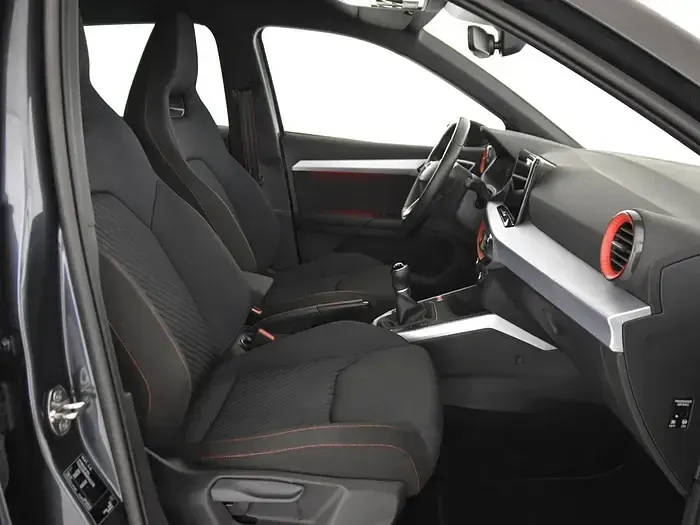 Usado Seat Arona FR 115 CV (84 kW) 2025 Gris SUV