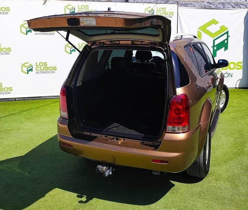 Usado Ssangyong (KGM) Rexton 120 CV (88 kW) 2004 Marrón SUV