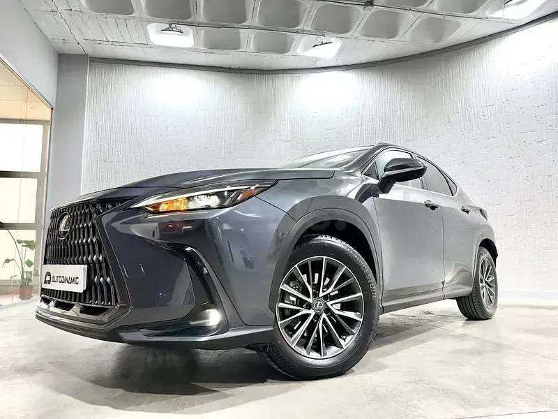 Usado Lexus NX350h Executive Line 242 CV (177 kW) 2022 Gris / plata SUV