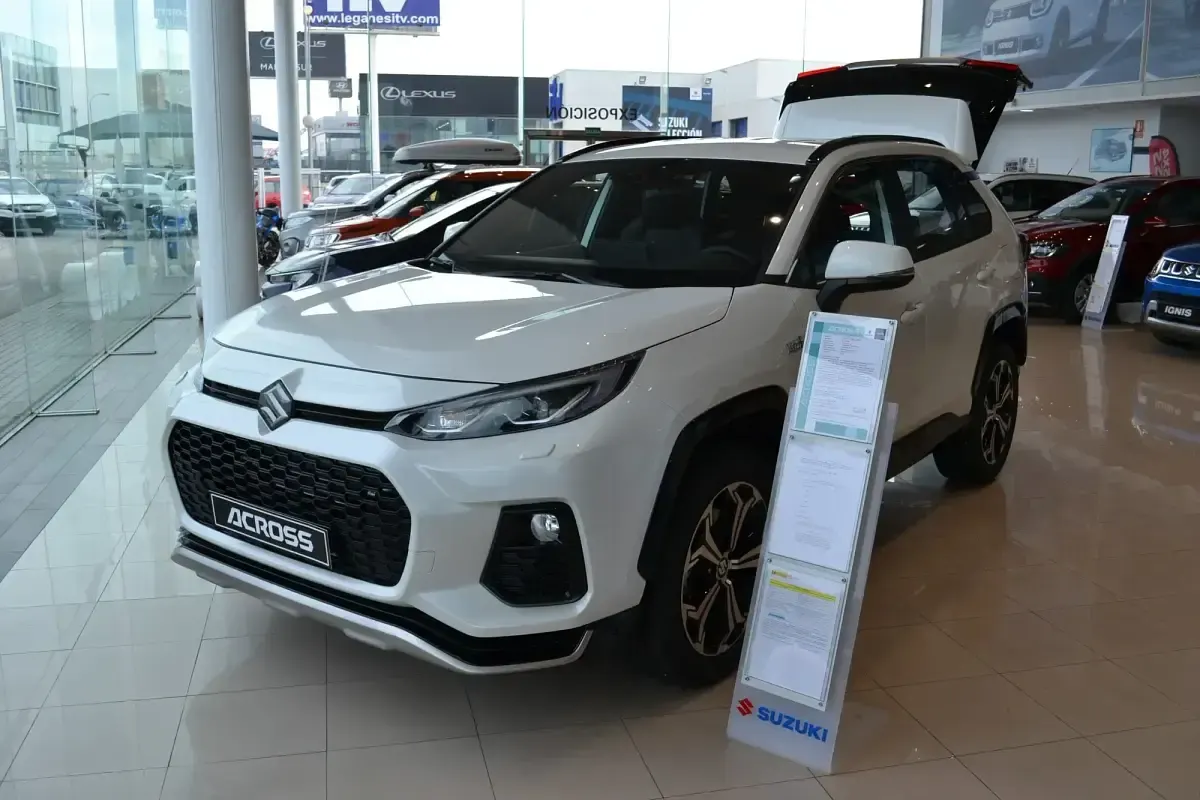 Usado Suzuki Across 306 CV (225 kW) 2023 Blanco SUV