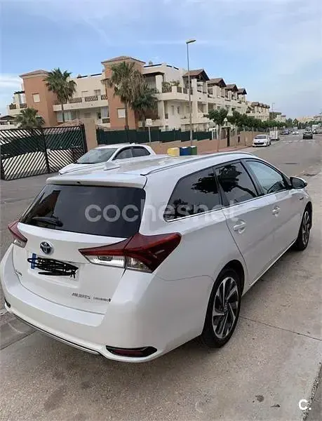 Usado Toyota Auris Hybrid 136 CV (100 kW) 2016 Blanco Familiar