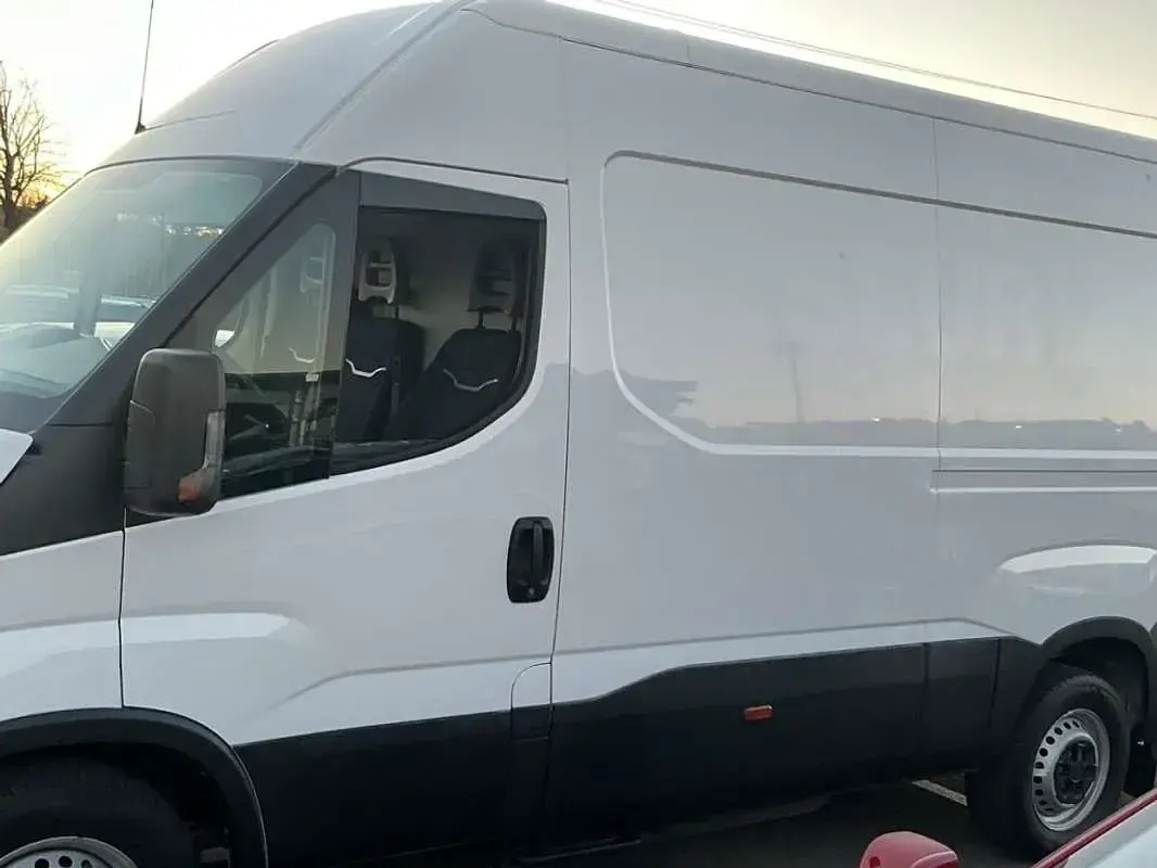Usado Iveco Daily 136 CV (100 kW) 2021 Blanco Van