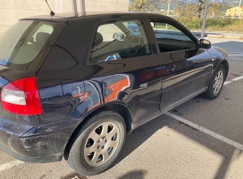 Usado Audi A3 Attraction 115 CV (84 kW) 2003 Azul Utilitario