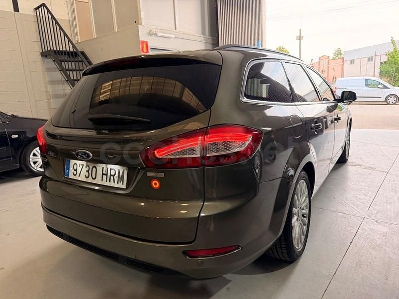 Usado Ford Mondeo Limited 115 CV (84 kW) 2013 Verde Familiar