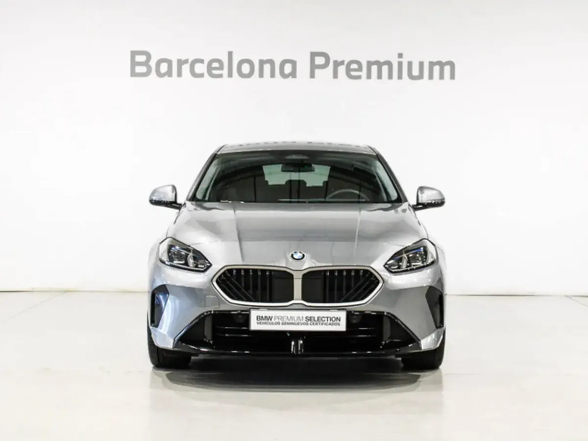 Usado BMW 118 Comfort Edition 150 CV (110 kW) 2025 Gris Utilitario